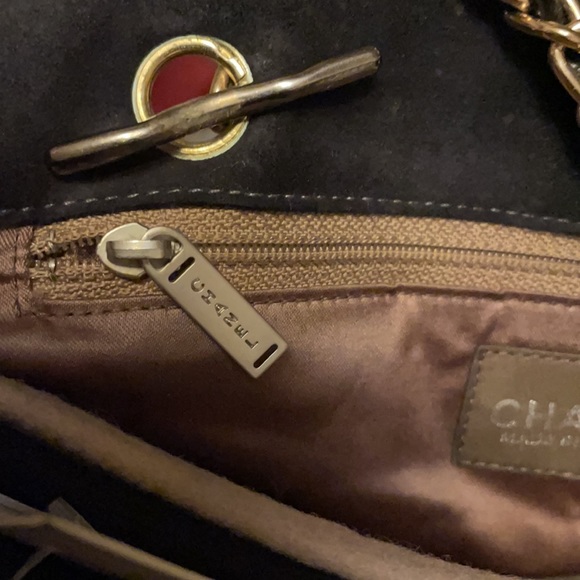 Chanel tote - Picture 10 of 17